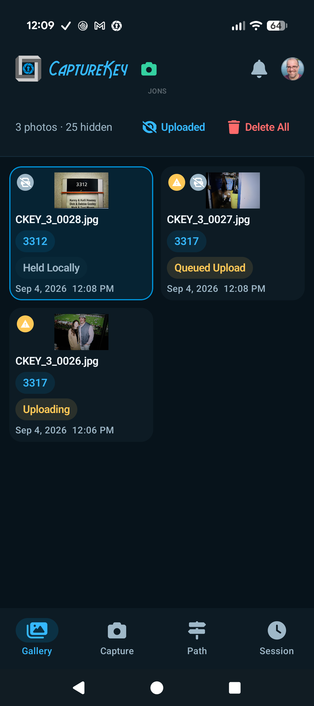 Gallery tab with visibility controls and photo cards showing assignment, upload, print, and quality states